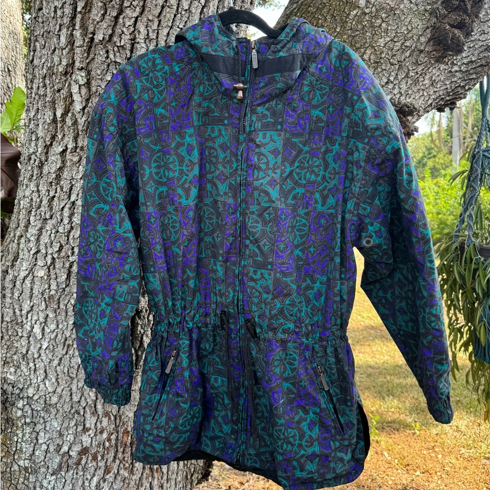 Vtg. Tyrolia by Head colorful hooded lightweight jacket.100% nylon.M